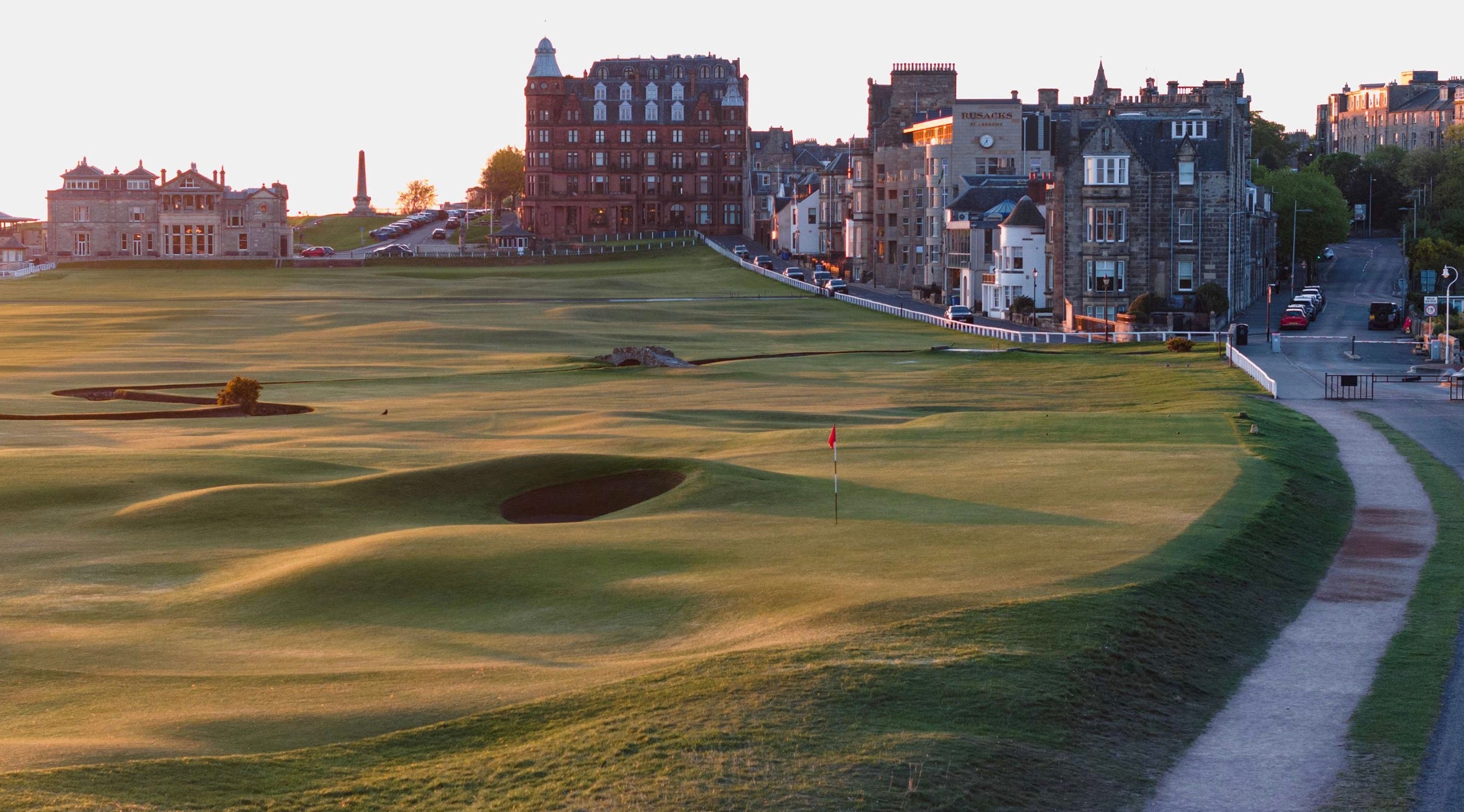 セント・アンドリュース St. Andrews (The Old Course) - Nos. 17, 18 & Town - Fried Egg Golf